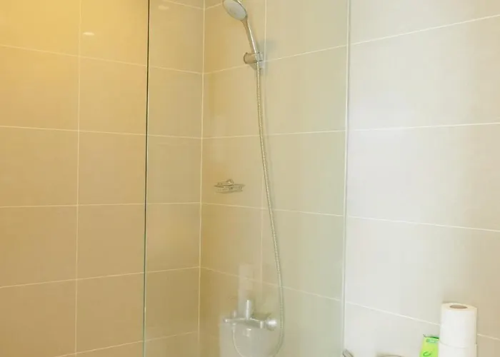 Family 2 Bedroom And 1 Living With Balcony - One Uptown, Bgc Apartment