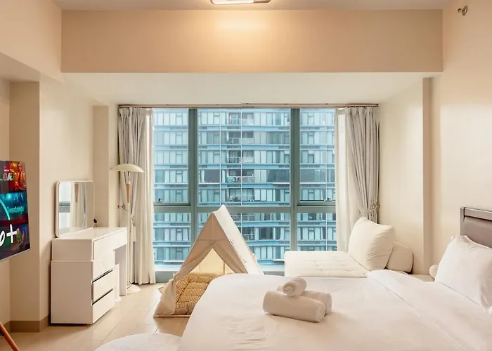 Family 2 Bedroom And 1 Living With Balcony - One Uptown, Bgc * Manila