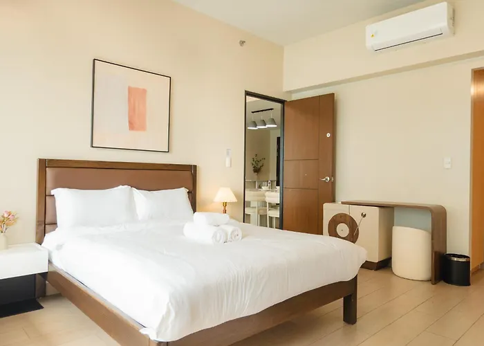 Apartment Family 2 Bedroom And 1 Living With Balcony - One Uptown, Bgc *