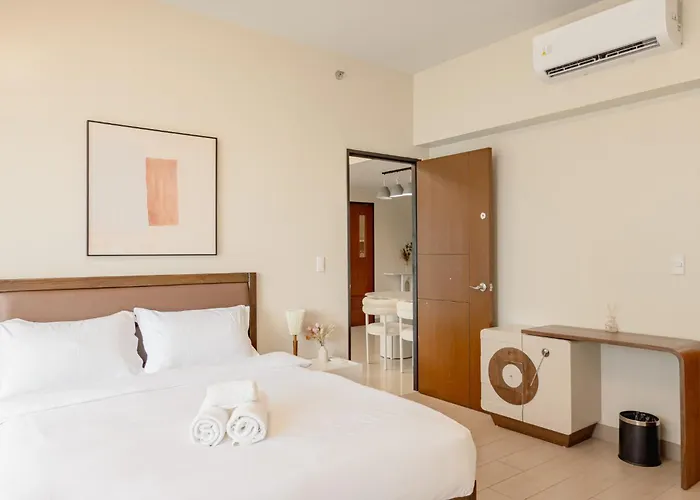 Apartment Family 2 Bedroom And 1 Living With Balcony - One Uptown, Bgc Manila